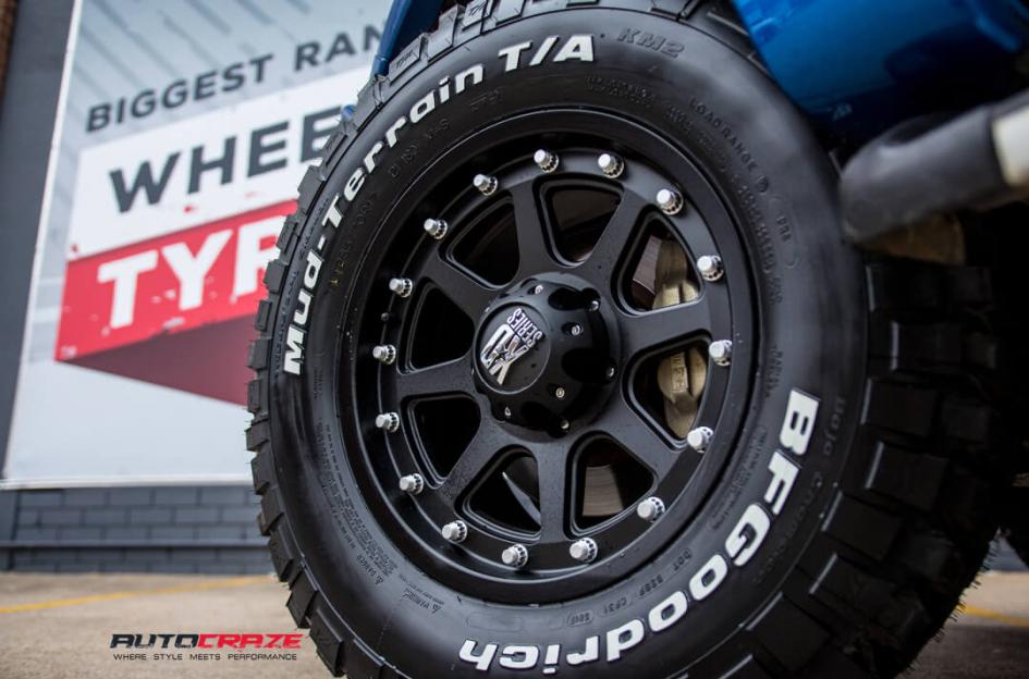 TOYOTA HILUX N70 4WD ADDICT MATTE BLACK